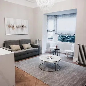 https://apartamentos-naiala.bilbaohotelsspain.com